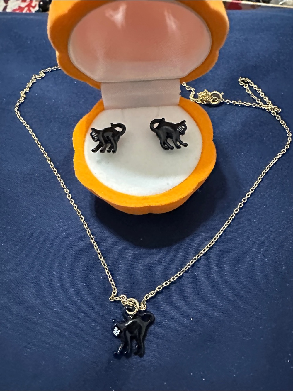 New. Black Cat Pendant Necklace and Stud Earrings Set